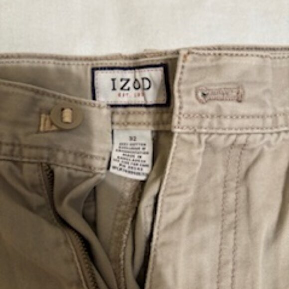 Izod cargo shorts size 32 - Picture 2 of 2